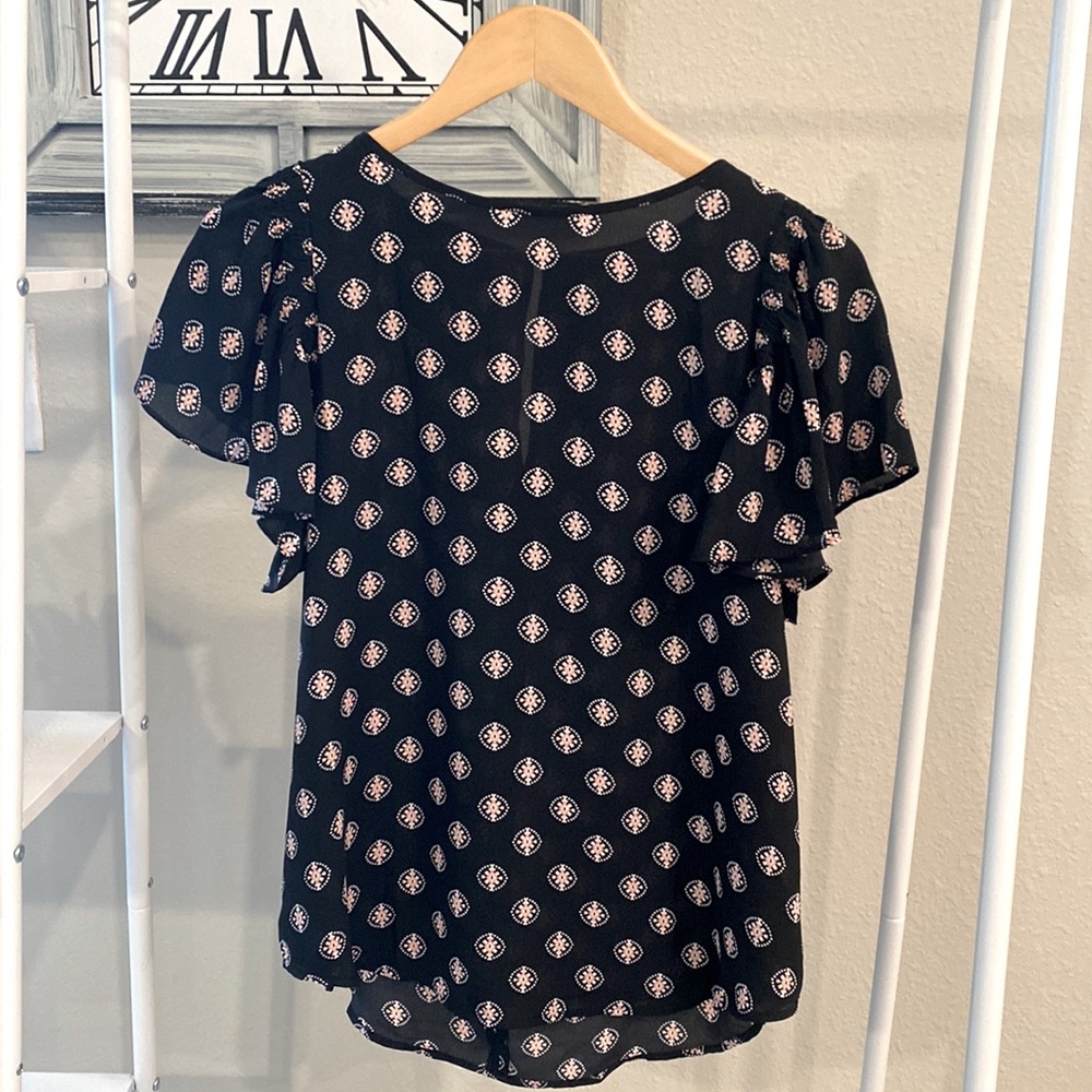 Loft blouse with little flower details in pink. Size small